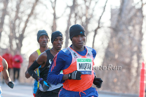 Mutai_GeoffreyPush4M-NycHalf14.JPG